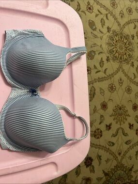 Striped Light Blue & White Victoria’s Secret Women’s Padded Bra 38DD